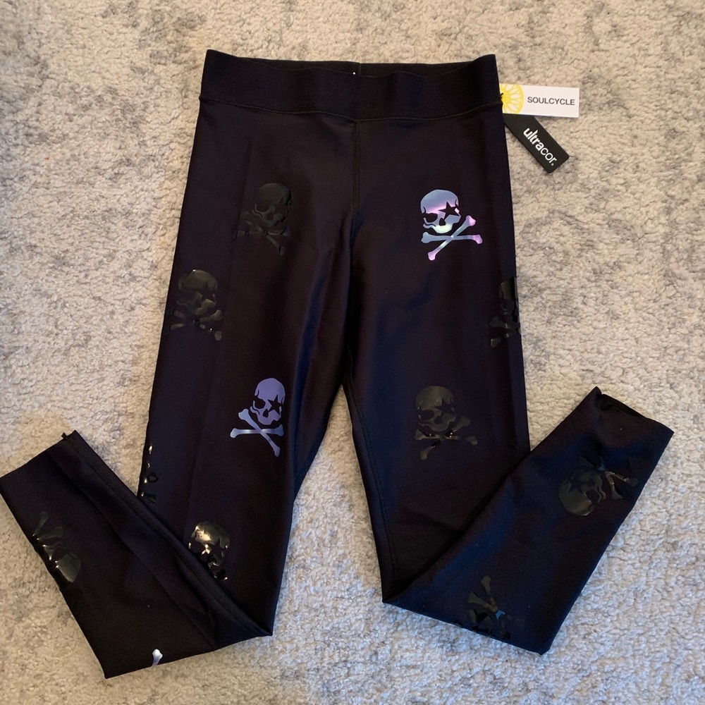 BNWT ultracor x SoulCycle skull print leggings